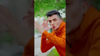معاك فلوس هتحضن وتبوس  معاك فلوس هتحضن وتبوس