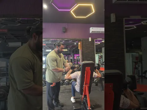 Right way to do shoulder press ... #motivation #training #gym #fitness