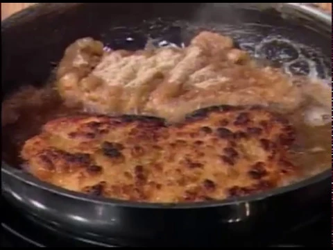 Pollo apanado con salsa blanca al cilantro