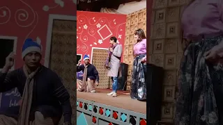 منجی کھڑی کر کے نہاندی آ                                                                            دندنها