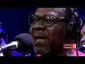 Papa Wemba chante "Oyebi" dans La Bande passante sur #RFI
