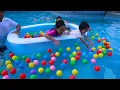 Download Lagu KEYSHA PLAY IN THE SWIMMING POOL FULL COLOR BALLOON The Ball Pit Show In Swimming Pool