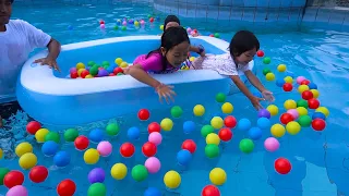 Download KEYSHA PLAY IN THE SWIMMING POOL FULL COLOR BALLOON The Ball Pit Show In Swimming Pool MP3