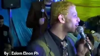 تحت بيتنا بياع حشيش مسخرة     دندنها