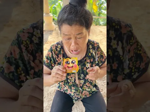 Grandma bought some "bear-dip" candy, but I don't know how to eat it.🙄