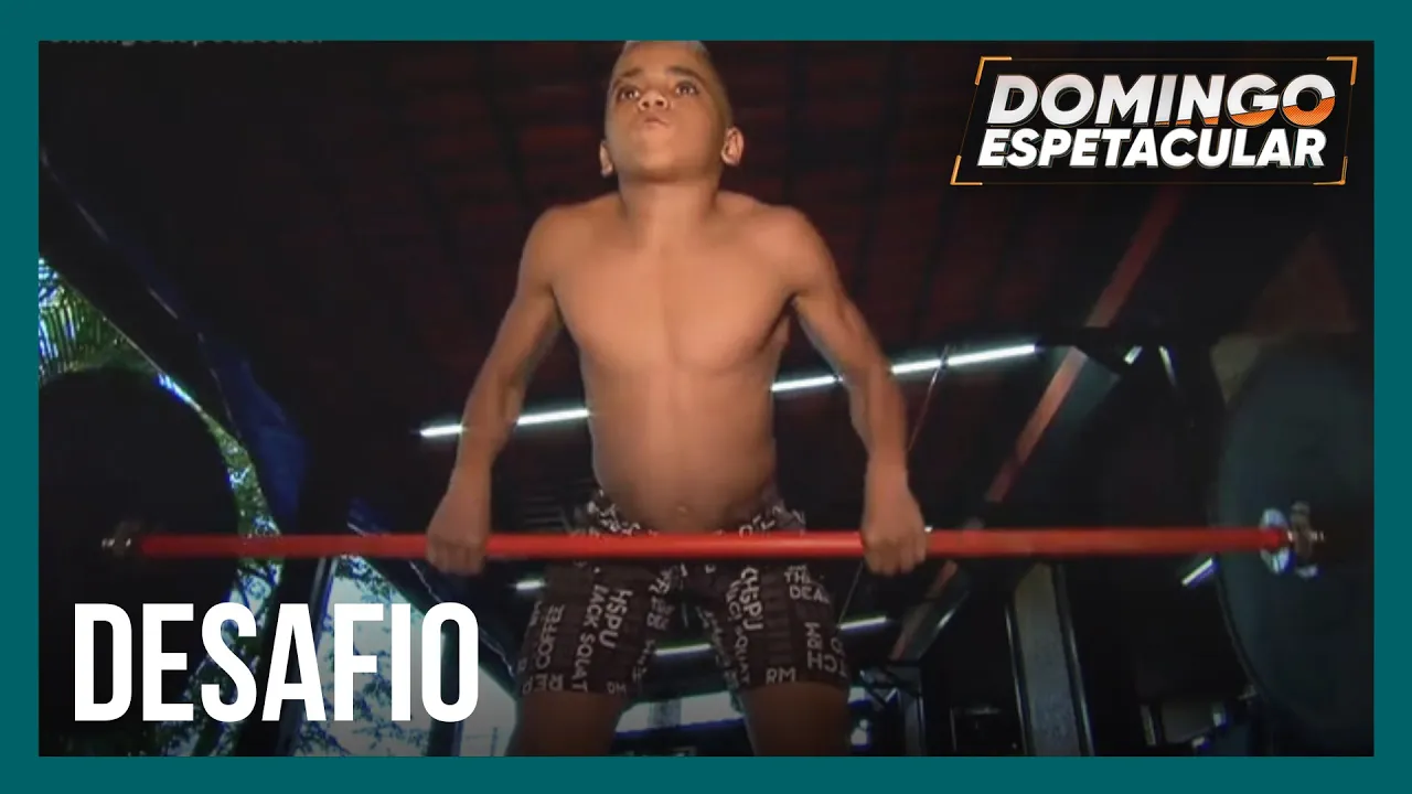 Menino de 12 anos surpreende pela força