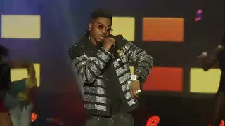 skiibii performing sensima at the 4th soundcity mvp awards festival