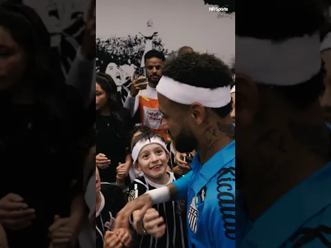Neymar Jr e as crianças...  #neymar #futebol