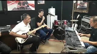 רועי הרוש קאבר אין מדינה לאהבה 