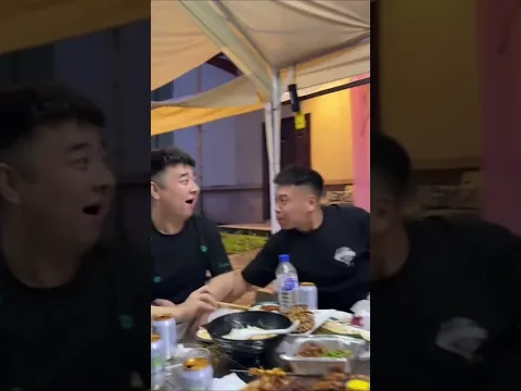 Gái xinh kìa anh em