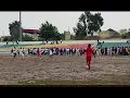 Tidiane Mario Il joue au foot avec les jeunes Fally