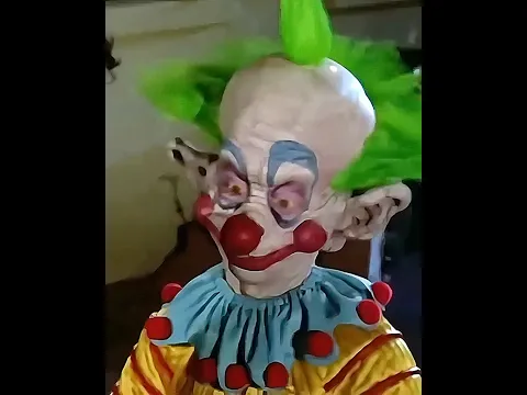 ELE FOI PROVOCAR O PALHAÇO VERDE... #shorts