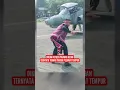 Download Lagu Kelakuan Kocak Tukang Parkir Pesawat Tempur