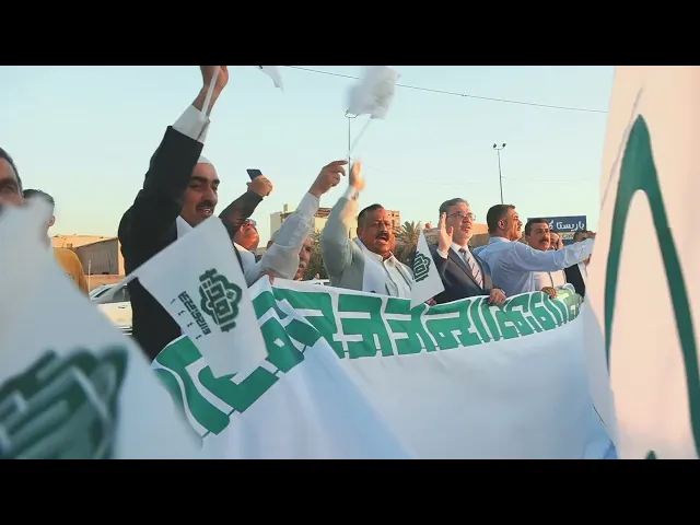 ⁣رفع راية الغدير الأغر في مركز مدينة النجف الأشرف