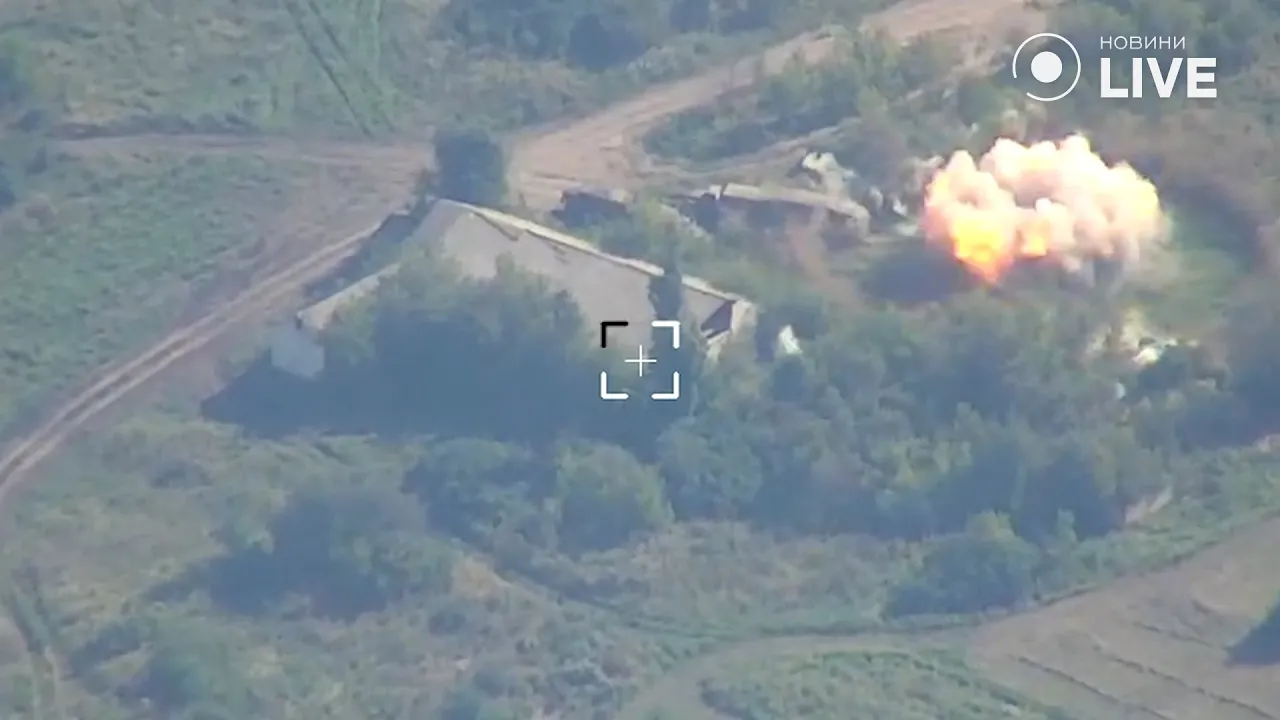 HIMARS в деле — ВСУ эффектно ударили по российским грузовикам с боеприпасами