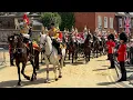 Download Lagu Traffic STOPS as Huge Royal Procession Winds Through the Hills of Windsor Town 🇬🇧