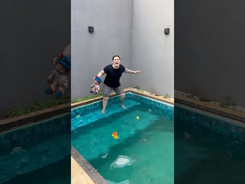 QUANDO A IRMÃ GRITA AÍ DENTRO DA PISCINA TEM BIGATO 😂 #shorts