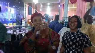 thanksgiving sunday live praise medley by kayode groovy saxophonist 