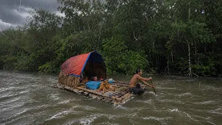 SOLO SURVIVAL ON A RAFT IN THE MANGROVE FOREST RIVER DIY SHELTER CAMPING WITH MY LOYAL DOG