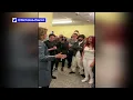 Video di Sigourney Weaver surprises NJ students during production of 'Alien'