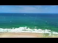 Download Lagu Ombak Pantai yang Tenang Berhembus Lembut dan Lembut Melawan Langit Biru Cerah nan Indah di Atas Anda