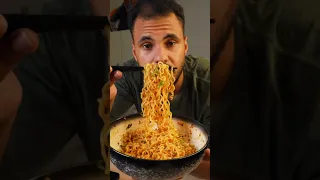 عماد رامن اندومي سبايسي بالثوم 