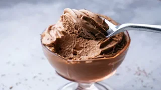 Bestes Mousse au Chocolat ! Ihr braucht NUR 3 ZUTATEN! Hier kommt das Kochvideo dazu. Los geht's! ➽➽. 