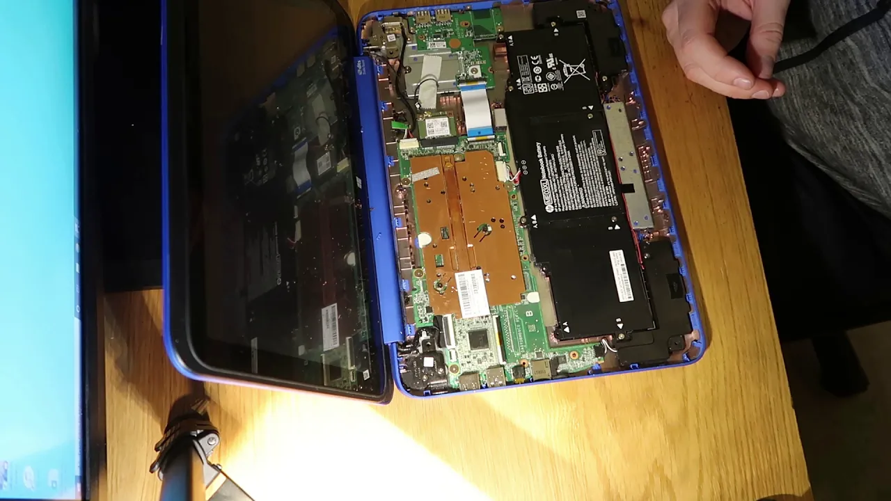HP 11 Notebook Battery Replacement, Very easy. 