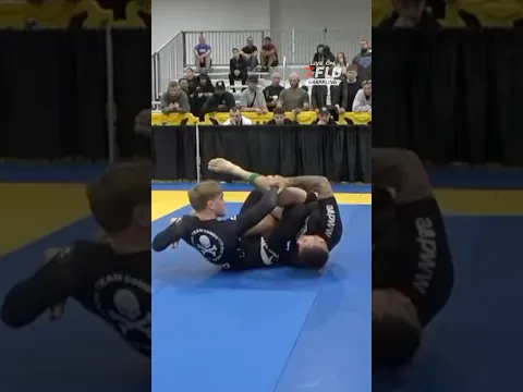 Pawel Jaworski is doing his thing at #IBJJFNoGiPans🔥