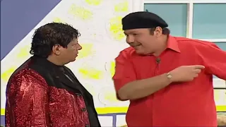    طلعت زكريا مش قادر يمسك نفسه من الضحك لما شعبان عبدالرحيم نسي هيقول ايه على المسرح دندنها