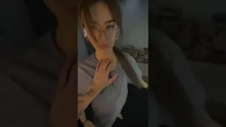 قنبلة بحد ذاتها  سكسي سمعها