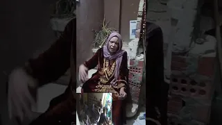 أول ظهور ل  والدة الزوج ض   حية زوج   ته بالمنيا ض   ربها بالقلم دندنها