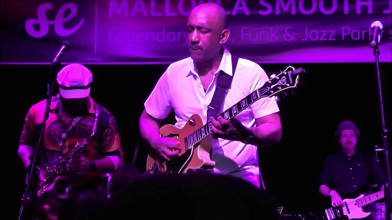 Smile - Tim Bowman feat. Marcus Anderson at 7. Mallorca Smooth Jazz Festival (2018) Smile - Tim Bowman feat. Marcus Anderson at 7. Mallorca Smooth Jazz Festival (2018)