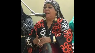 بس الولا يجى دندنها