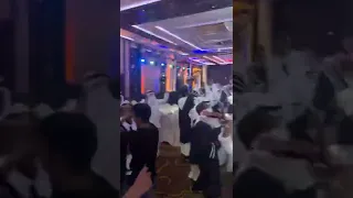 رجال سعوديين يرقصون على اغنية مسيطرة مقطع يفرط من ضحك 