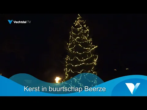 Het ontsteken van de verlichte kerstboom in Beerze