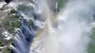 نغمة رنين تأملت والدنيا بها العجب والعجب دندنها
