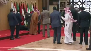 ردة فعل الحارس الشخصي للملك سلمان بن عبدالعزيز العميد عبدالعزيز الفغم عند سقوط رئيس دولة لبنان 