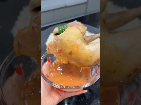 Gà hầm cơm cháy ăn với hành trần giòn ngọt siu cuốn