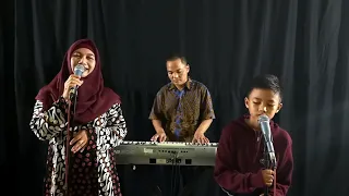 menanti dibawah pohon kamboja nien lesmana bagoes family cover