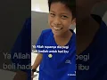 Download Lagu seorang anak lelaki yang membuat kejutan untuk ibunya.