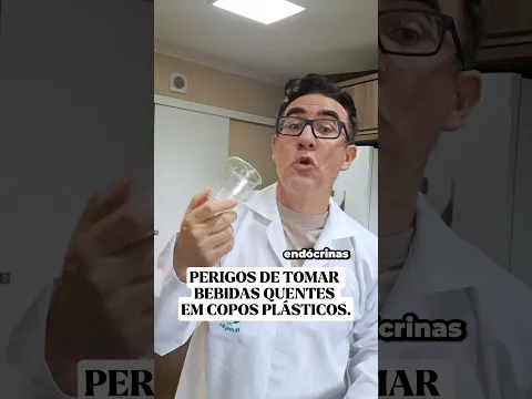 PERIGOS DE TOMAR BEBIDAS QUENTES EM COPOS PLÁSTICOS #shorts