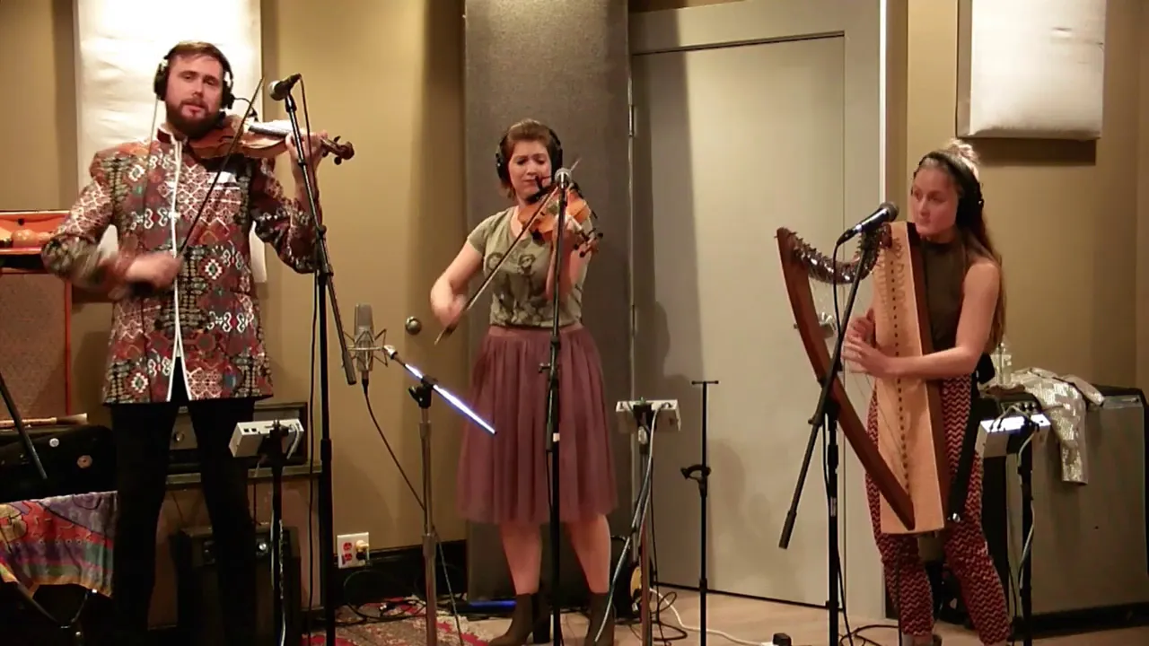 Calan - Hayes & Quinn's - Daytrotter Session - 9/14/2017 Calan - Hayes & Quinn's - Daytrotter Session - 9/14/2017