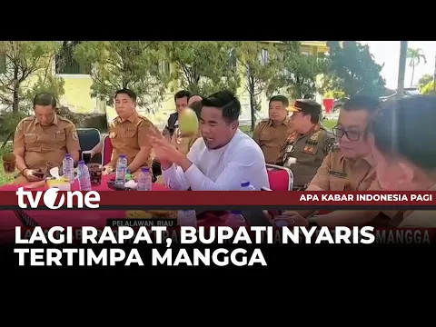 Bikin Kaget! Momen Bupati Pelalawan Nyaris Tertimpa Buah Mangga