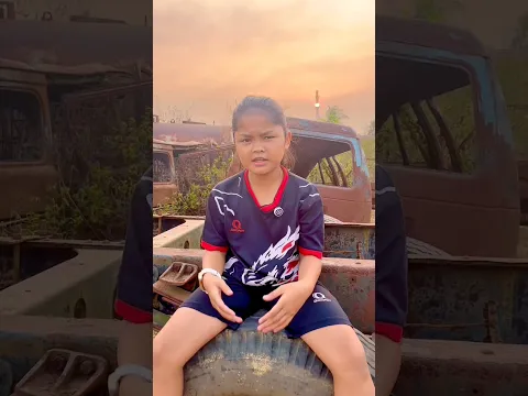 Ini ban mobil karatan, ini kerangka mobil truk rusak, ini kepala mobil truck besar