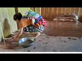 Download Lagu Met de hulp van Juson kreeg Li Xiaoyan een nieuw huis en begon hij het huis schoon te maken.