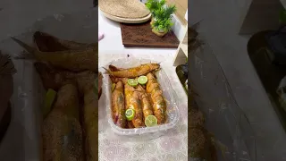اقسم بالله طريقه الفسيخ. دي.  من. الفسخاني نفسه. طلع. رهييييب  في. ٥. ايام. بس. هتاكلي. منه 