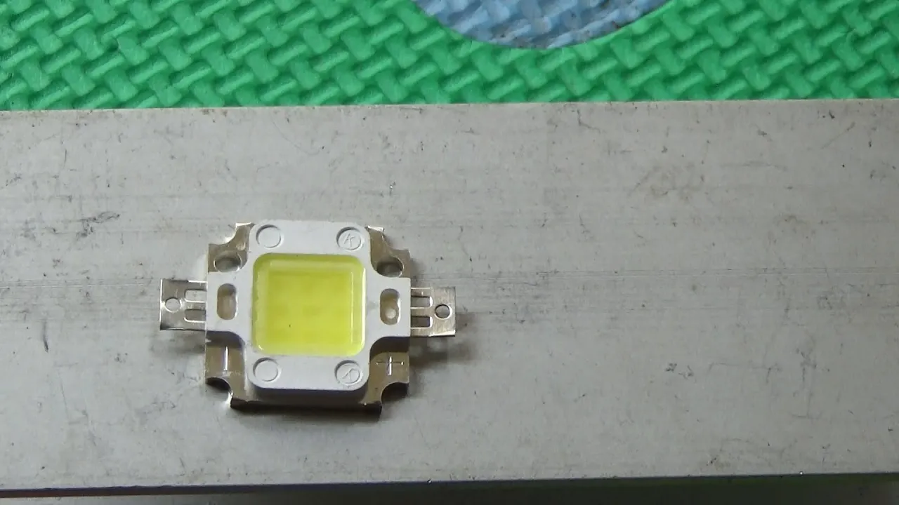 Cara mudah dan Sederhana merangkai/membuat lampu LED 12 Volt untuk mobil dan motor