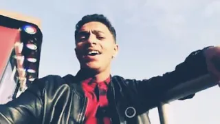 عبدالملك الحداء بين احس اني ملك في حضرتك صوته خرااااااااااافي 