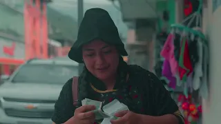 Escogía a sus clientes para venderles hasta que recibió una lección